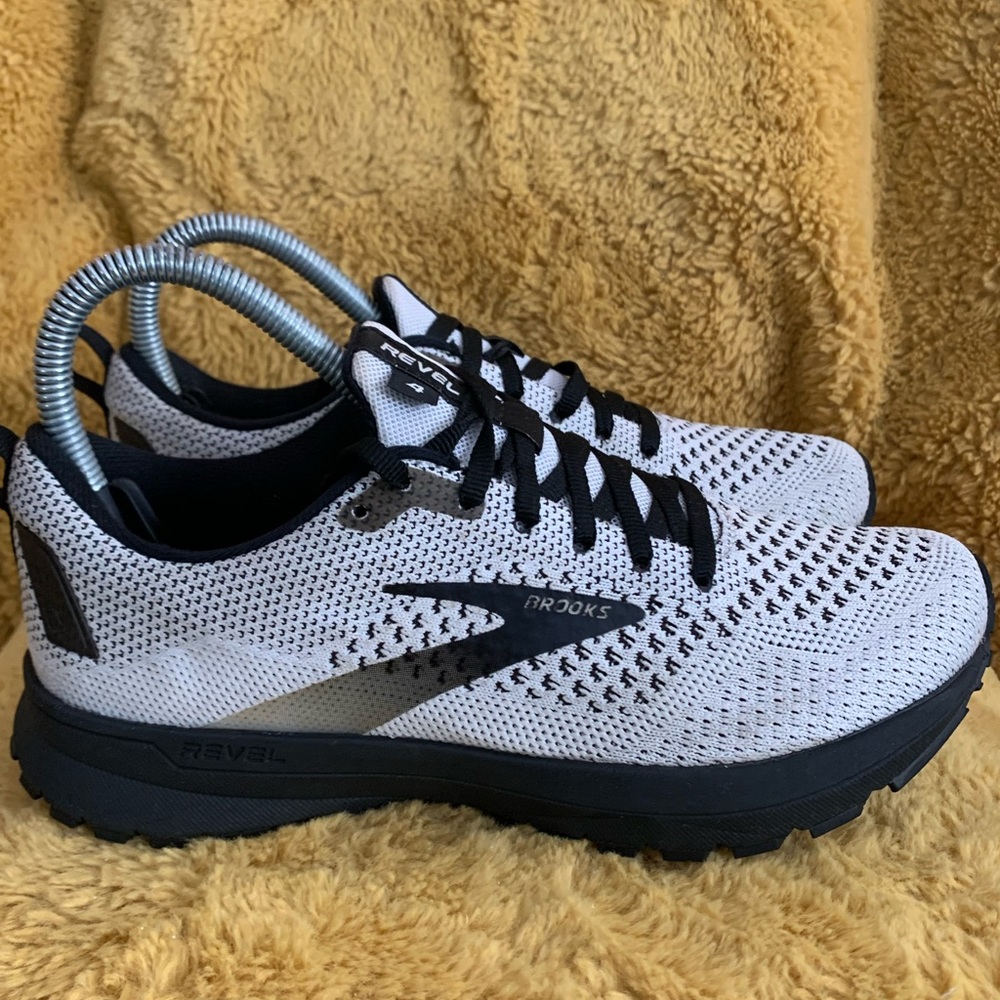 Brooks Revel 4 Running Shoes Women’s Size 6